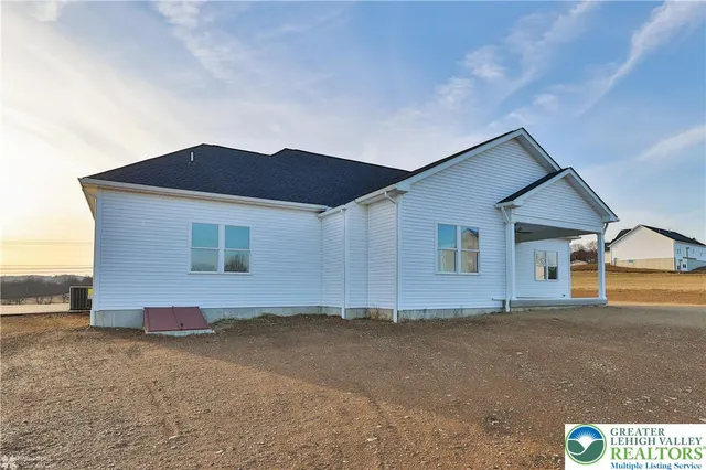 $695,000 | 448 Long Lane Road, Walnutport, PA 18088