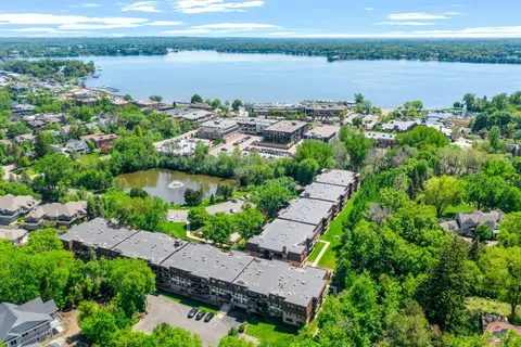 $330,000 | 205 Barry Avenue South, Unit 117, Wayzata, MN 55391