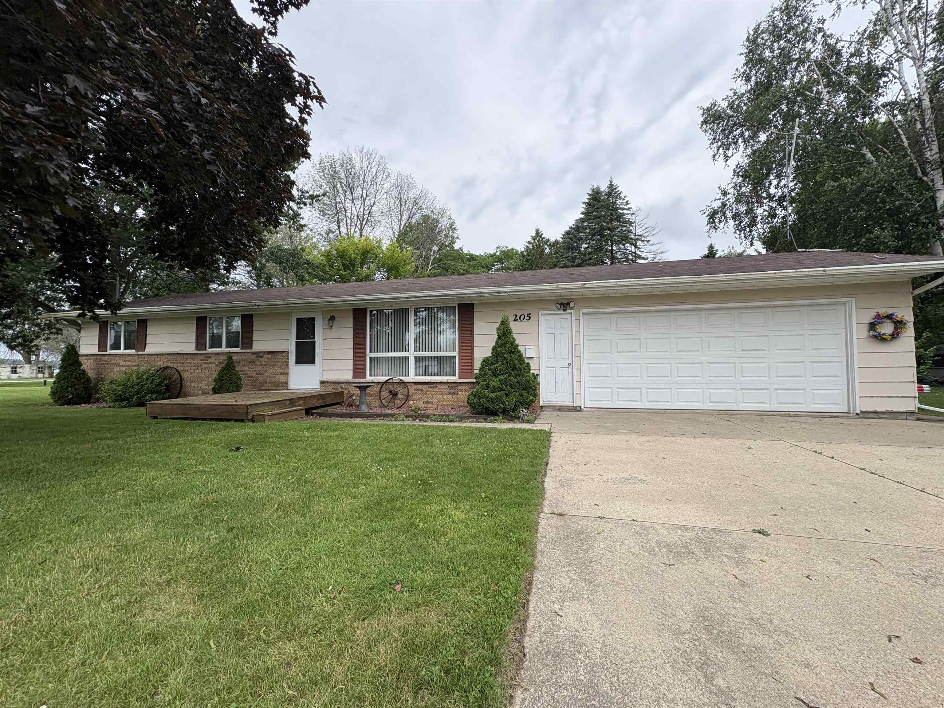 205 North Meyer Street Cecil, WI 54111 - Photo 1 of 25