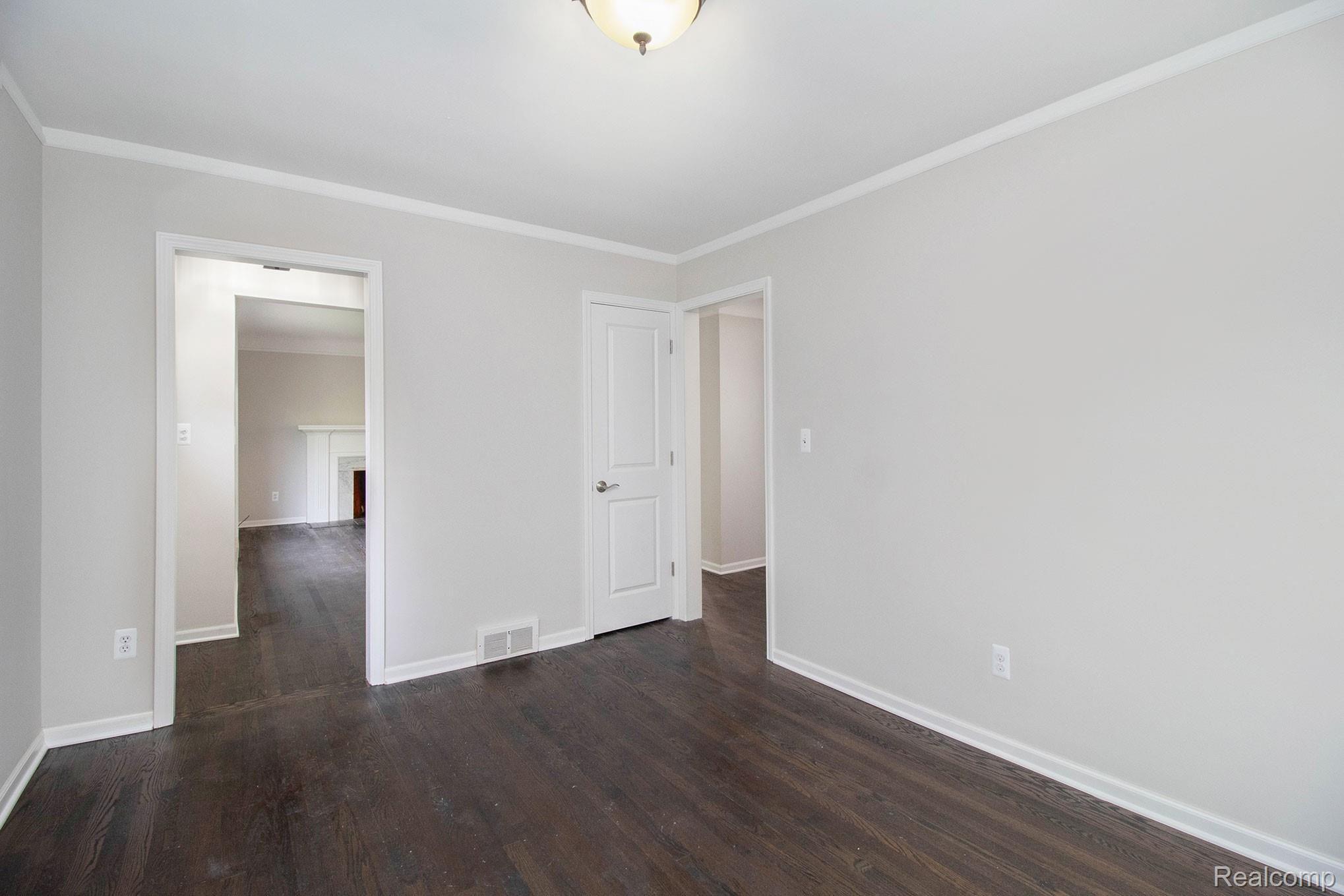 2070 Pembroke Road Birmingham, MI 48009 - Photo 16 of 34 IMG_0016.jpg