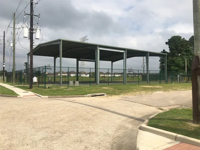 $1,275 | 11918 Kingslake Forest Drive, Houston, TX 77044