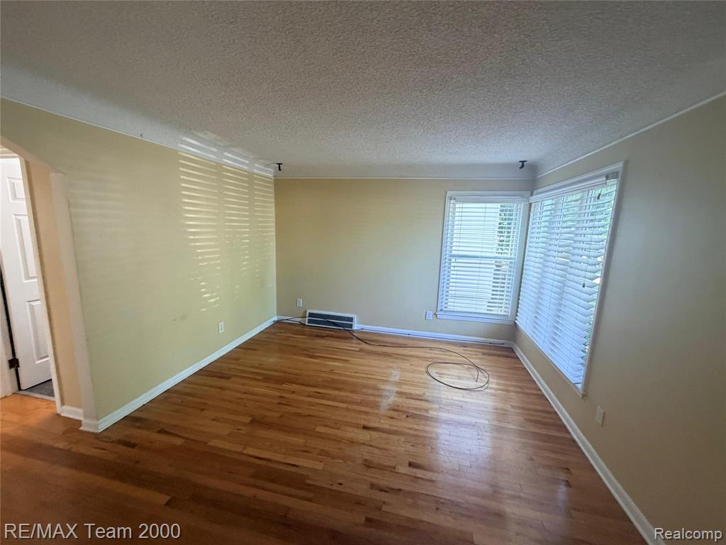 3418 Harding Street Dearborn, MI 48124 - Photo 5 of 12