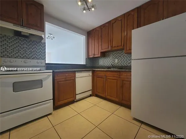 $1,470 | 15225 Northeast 6th Avenue, Unit B303, Miami, FL 33162