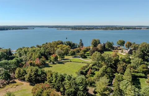 $17,995,000 | 31 Fort Hill Drive, Lloyd Neck, NY 11743