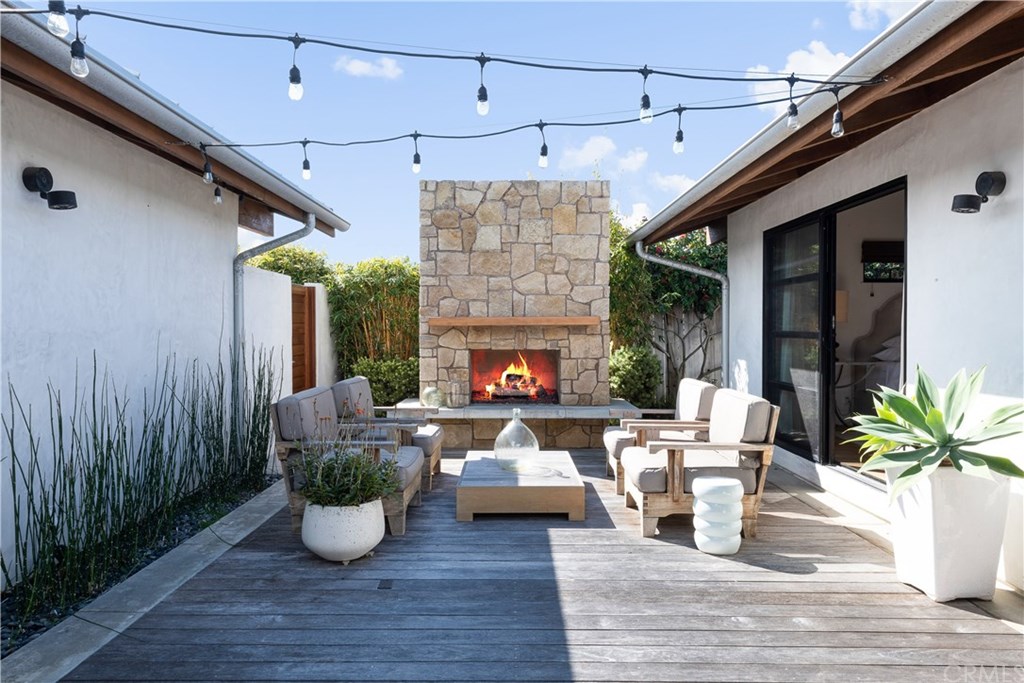 32561 Balearic Dana Point, CA 92629 - Photo 16 of 41 This courtyard is situated so Master, office, Living room and kitchen all have access.