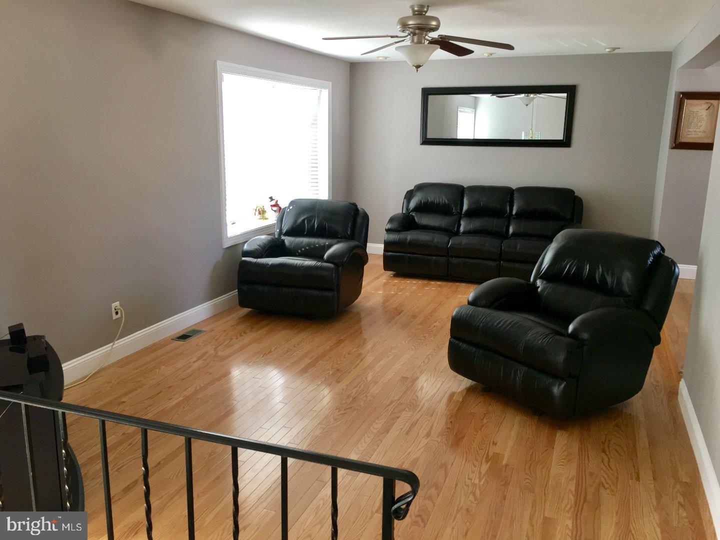 1857 Merlin Road Philadelphia, PA 19116 - Photo 9 of 22 Living Room
