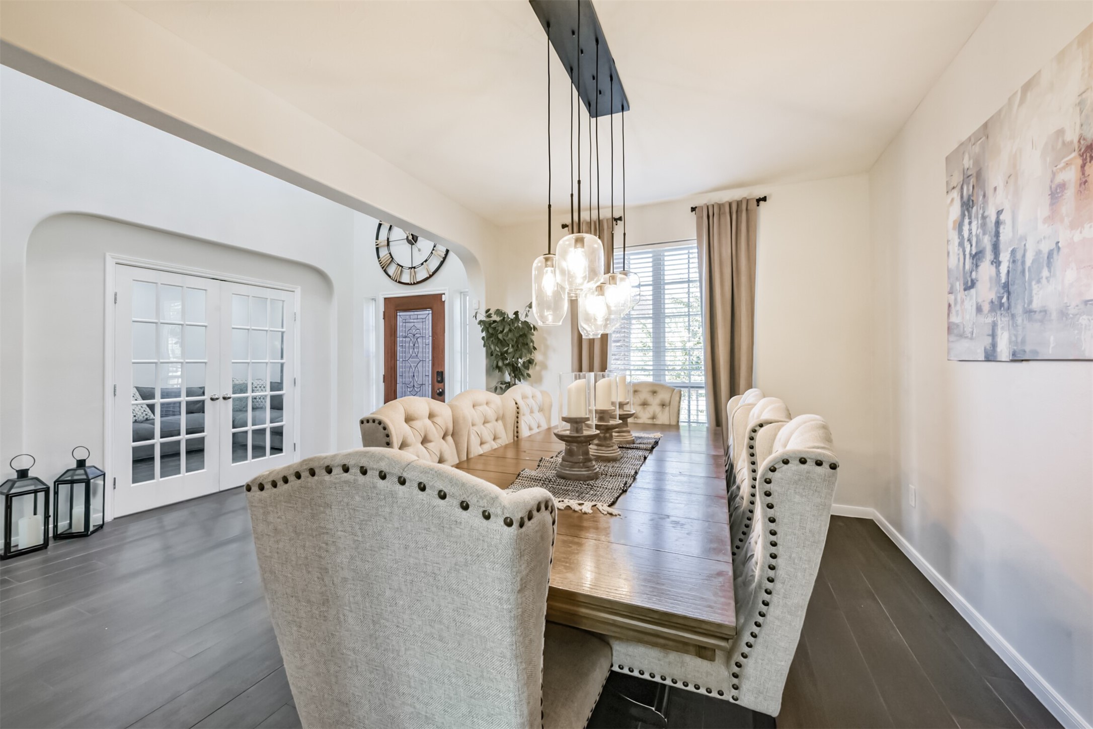 6806 Russelfield Lane Houston, TX 77049 - Photo 11 of 46 a living room with furniture and a table