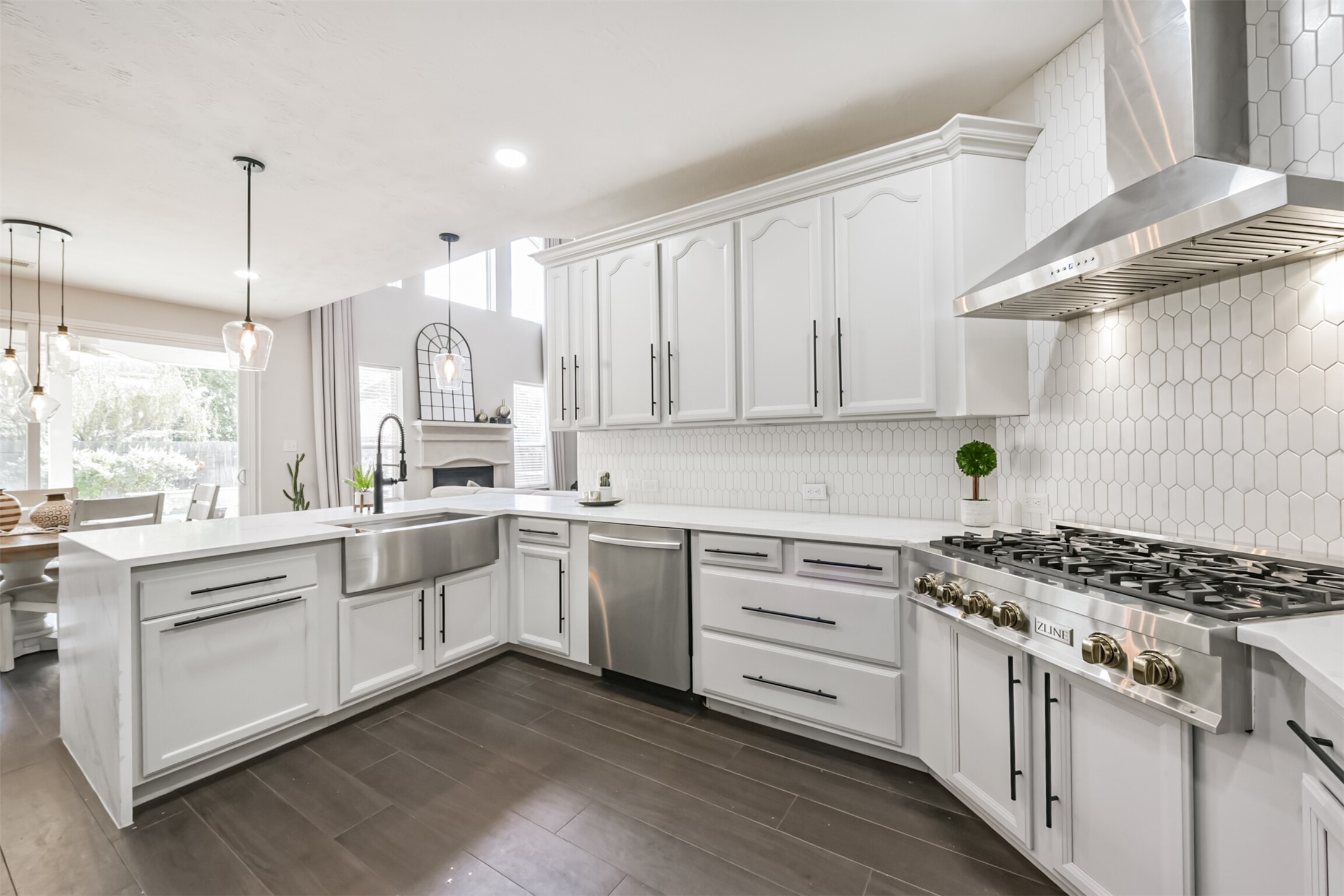 6806 Russelfield Lane Houston, TX 77049 - Photo 20 of 46 a kitchen with white cabinets and appliances