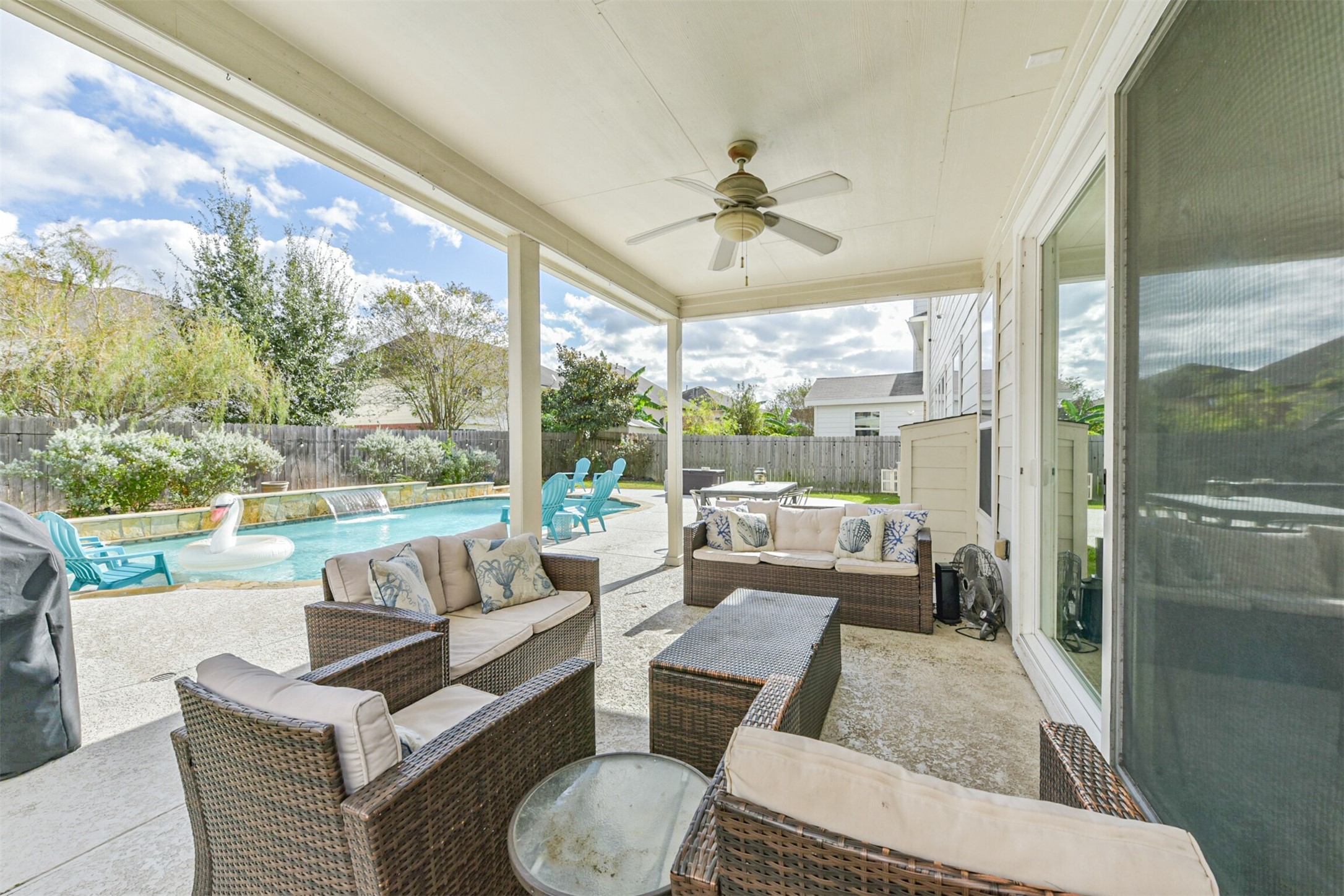 6806 Russelfield Lane Houston, TX 77049 - Photo 29 of 46 a living room with patio furniture and a large window