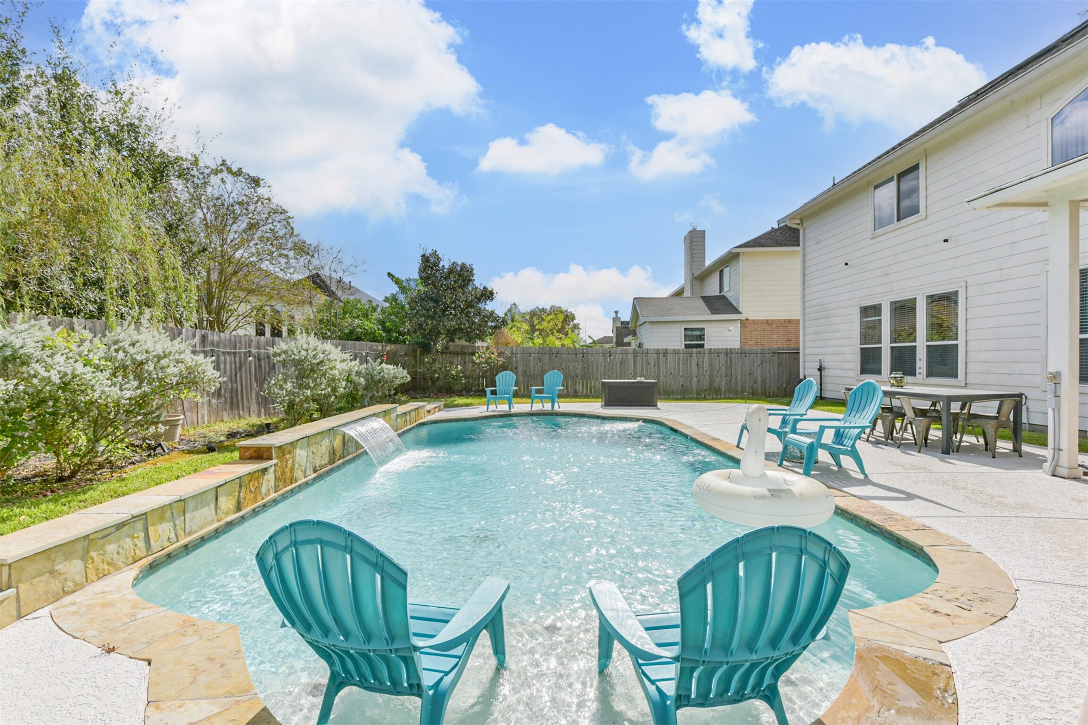 6806 Russelfield Lane Houston, TX 77049 - Photo 32 of 46 a view of balcony with patio