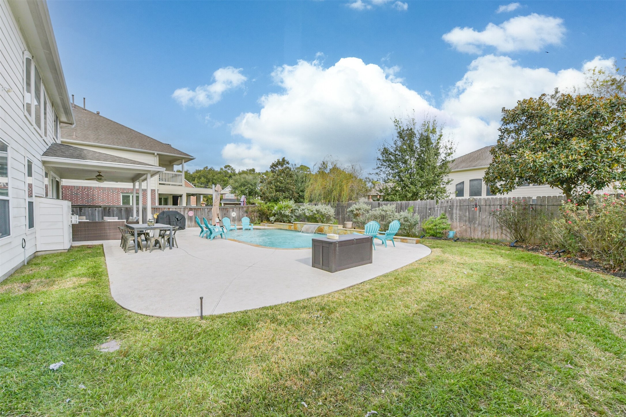 6806 Russelfield Lane Houston, TX 77049 - Photo 35 of 46 a view of a backyard