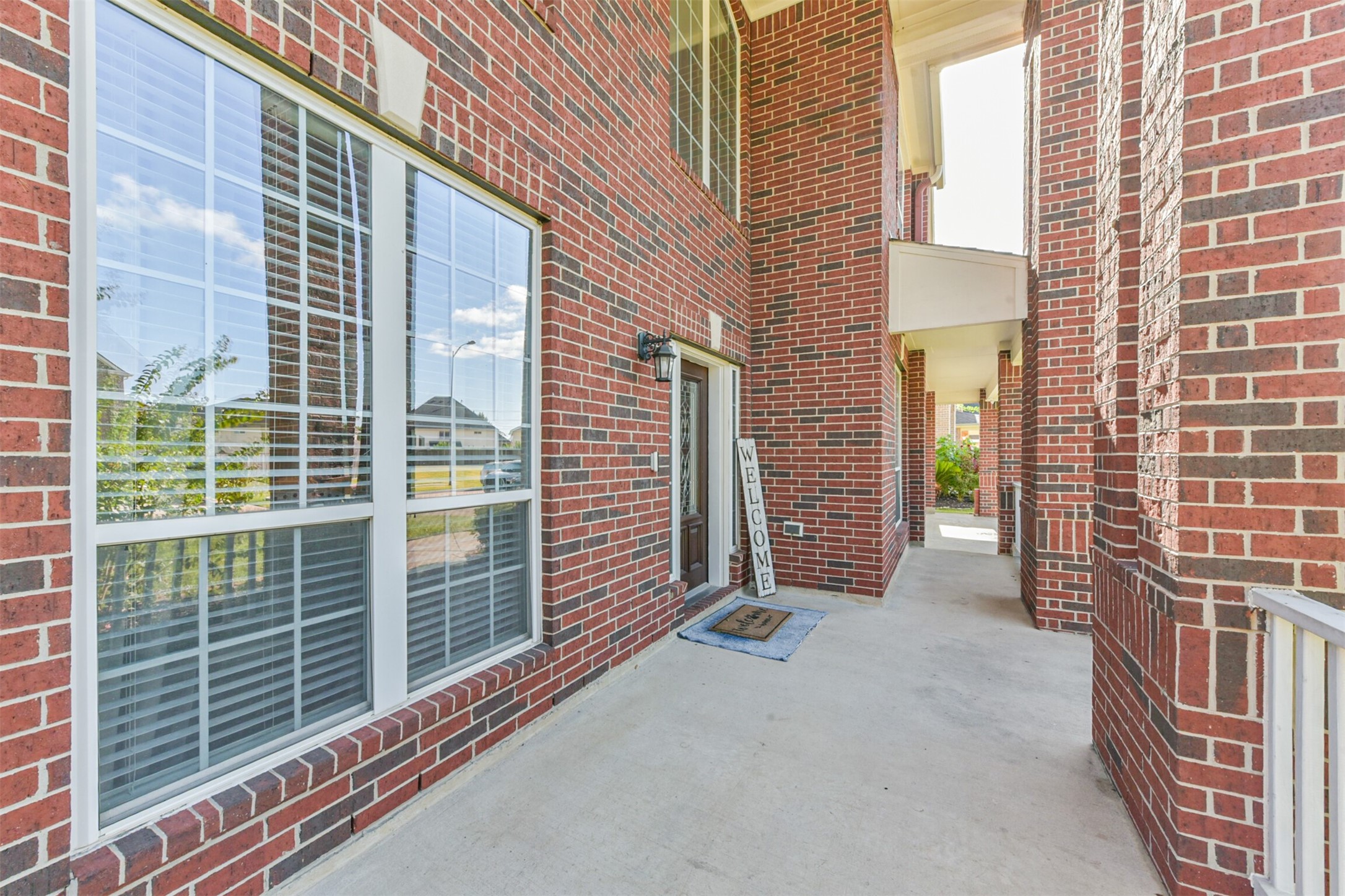 6806 Russelfield Lane Houston, TX 77049 - Photo 7 of 46 Nice covered front patio.