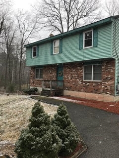 31 English Range Road Derry, NH 03038 - Photo 2 of 24