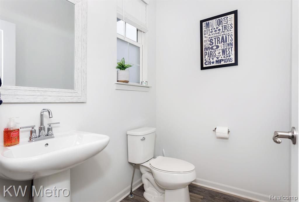 2401 Massoit Road Royal Oak, MI 48073 - Photo 18 of 44