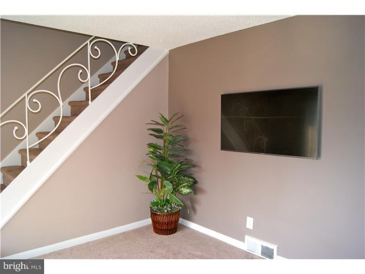 738 Hood Road Swarthmore, PA 19081 - Photo 3 of 23 Living Room