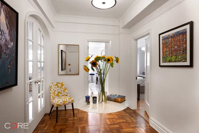 $2,800,000 | 25 Central Park West, Unit 4Z | Upper West Side