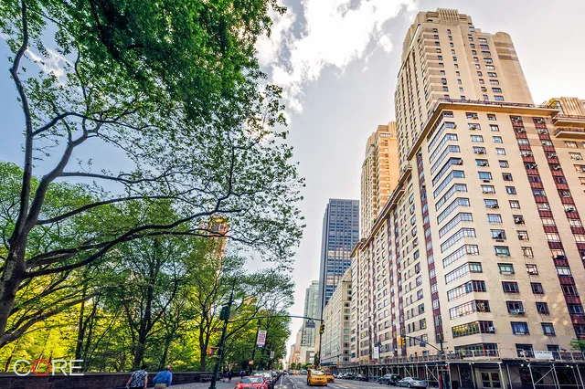 $2,800,000 | 25 Central Park West, Unit 4Z | Upper West Side