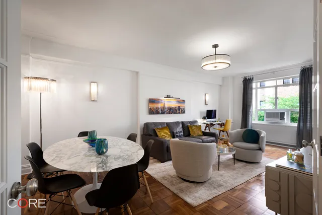 $2,800,000 | 25 Central Park West, Unit 4Z | Upper West Side