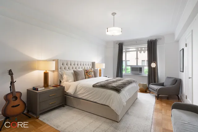 $2,800,000 | 25 Central Park West, Unit 4Z | Upper West Side