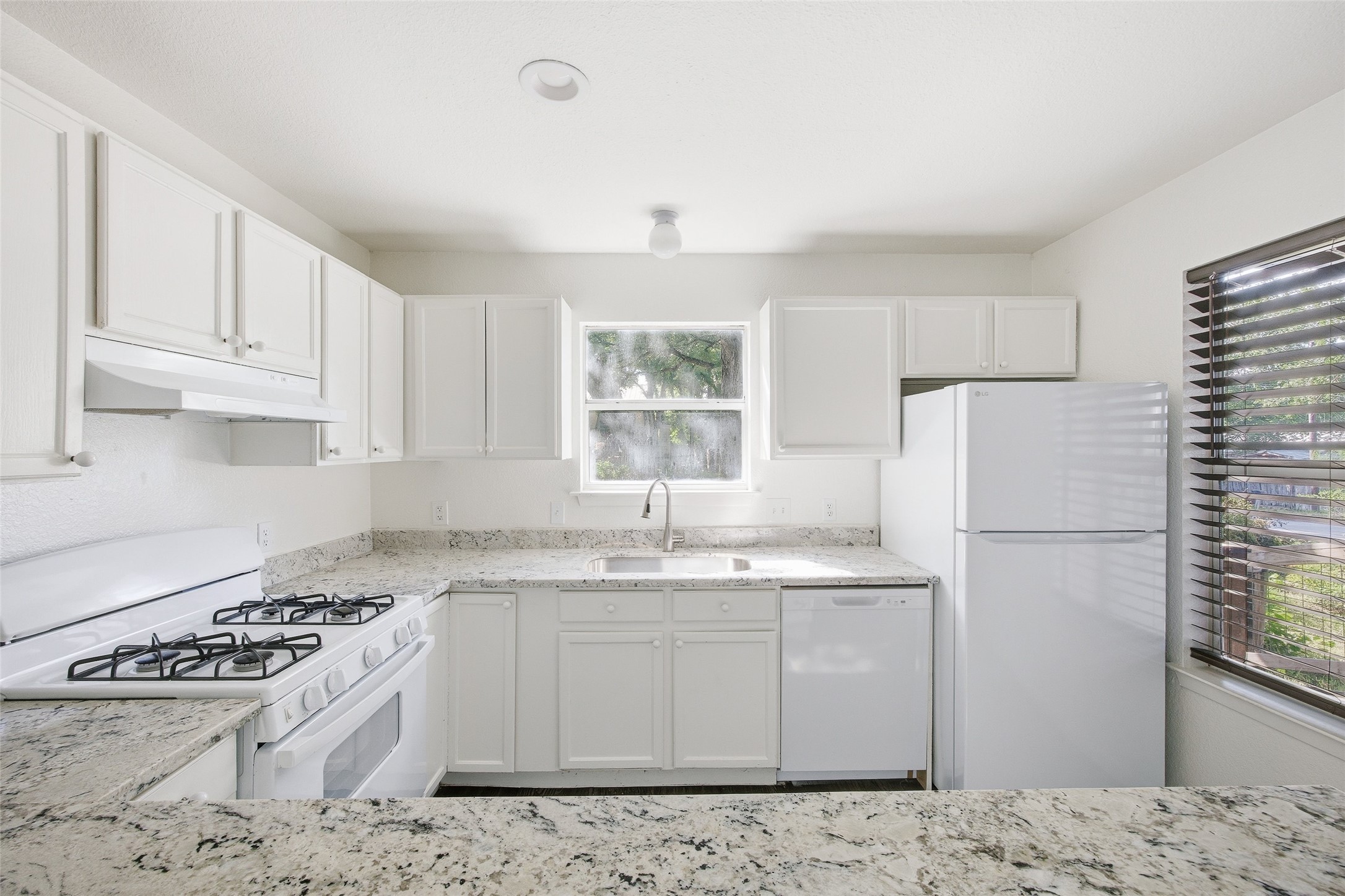 1106 Delano Street Austin, TX 78721 - Photo 10 of 32