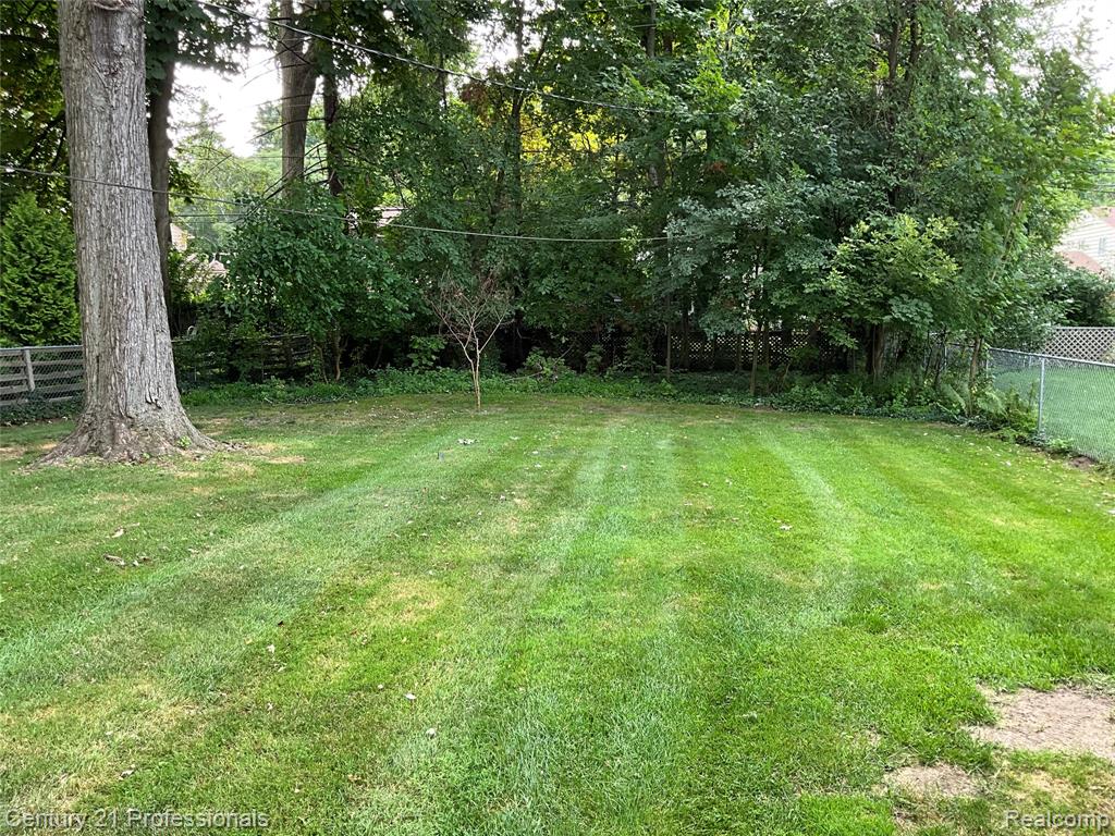216 Woodside Road Royal Oak, MI 48073 - Photo 34 of 37 Gallery Image 34