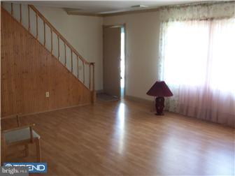 49 Cliff Road Levittown, PA 19057 - Photo 3 of 8 Living Room