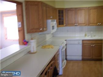 49 Cliff Road Levittown, PA 19057 - Photo 7 of 8 Kitchen