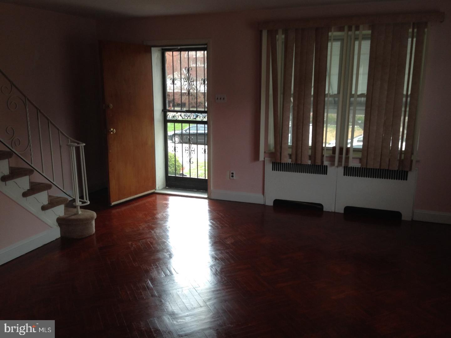 644 Atwood Road Philadelphia, PA 19151 - Photo 6 of 15 Living Room