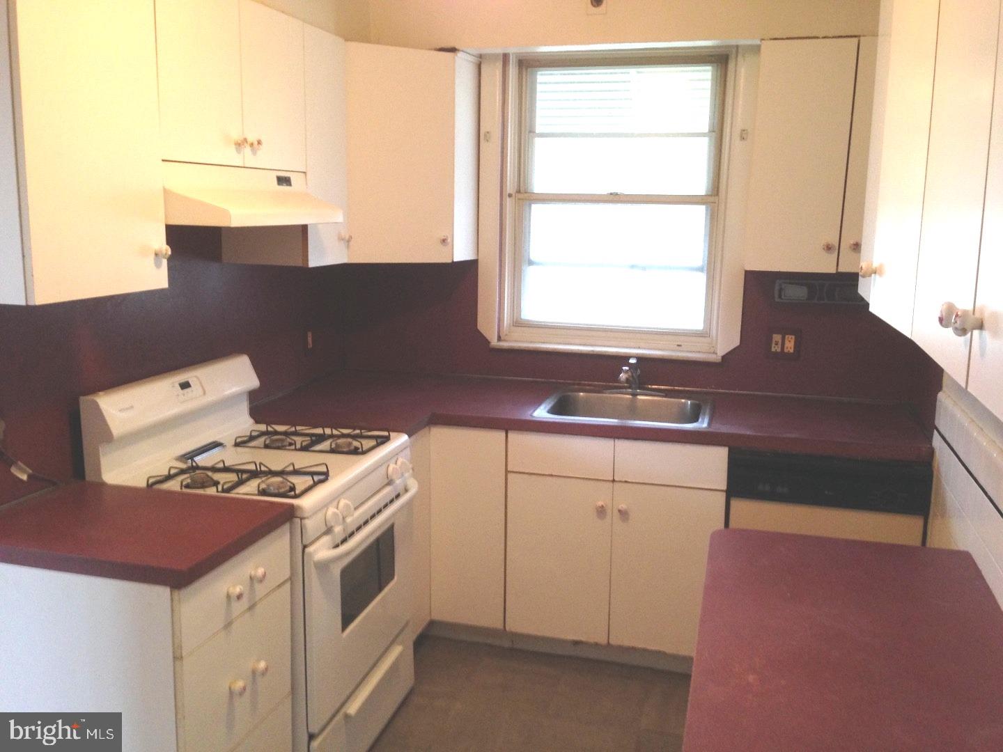 644 Atwood Road Philadelphia, PA 19151 - Photo 9 of 15 Kitchen