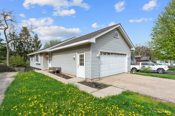 $350,000 | 5214 Parkview Drive, McCullom Lake, IL 60050