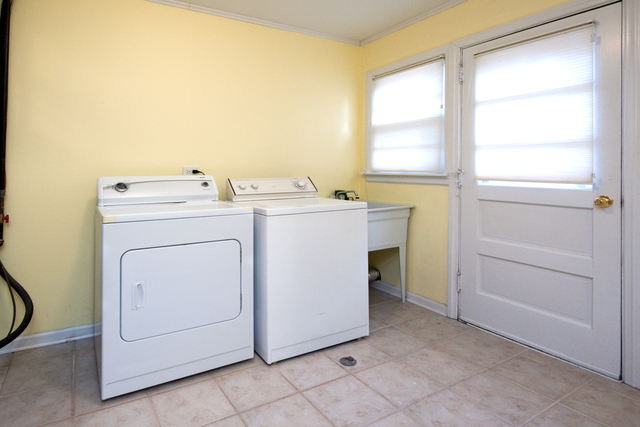 231 East Harrison Road Lombard, IL 60148 - Photo 16 of 16 a utility room with dryer and washer
