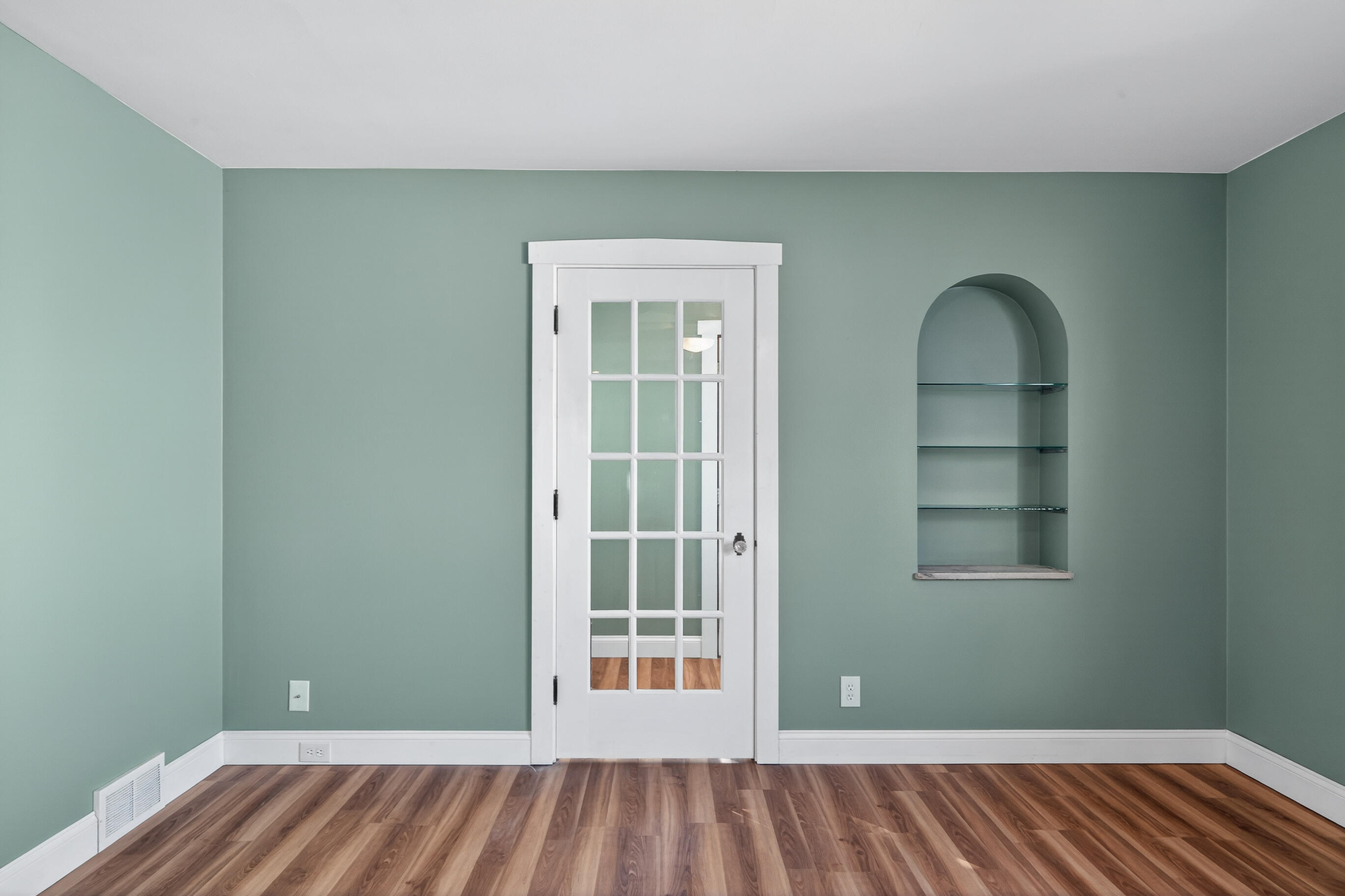 1207 Grant Street Lake Geneva, WI 53147 - Photo 12 of 40 front