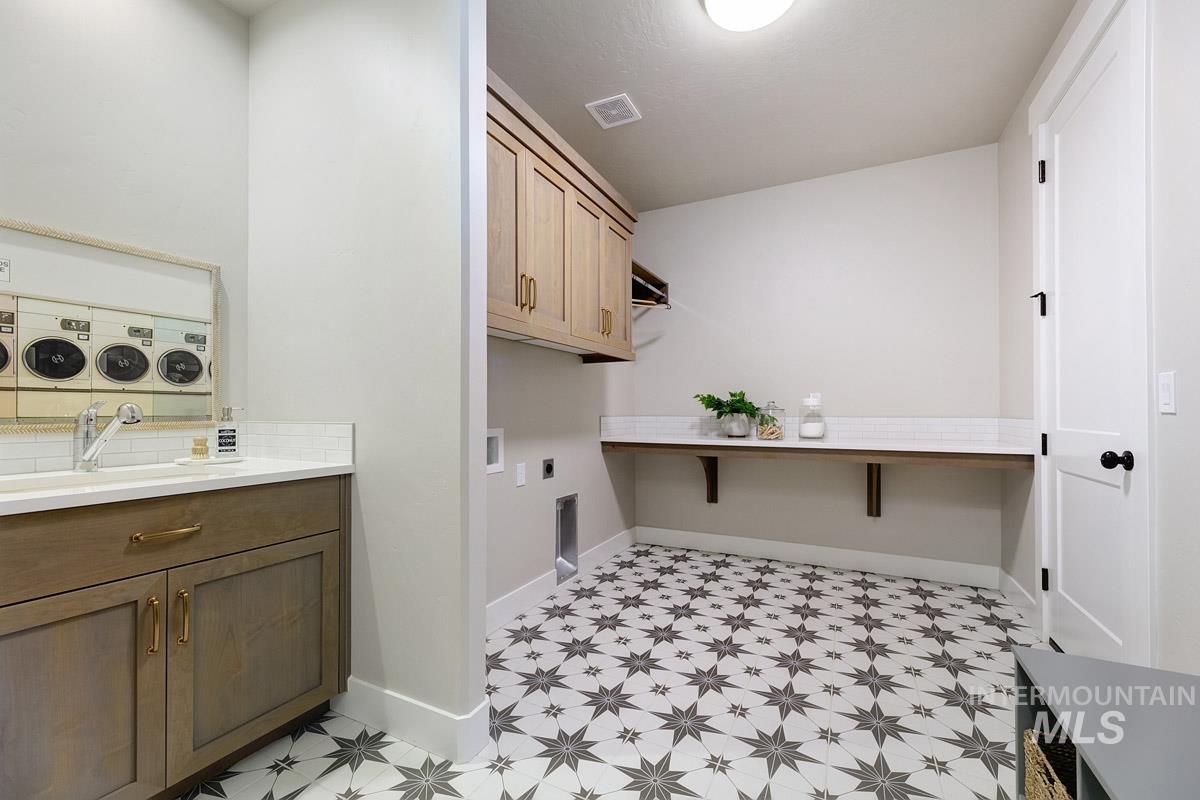 6792 Saddle Bred Way Star, ID 83669 - Photo 21 of 33 Washroom featuring light floors and washer / dryer