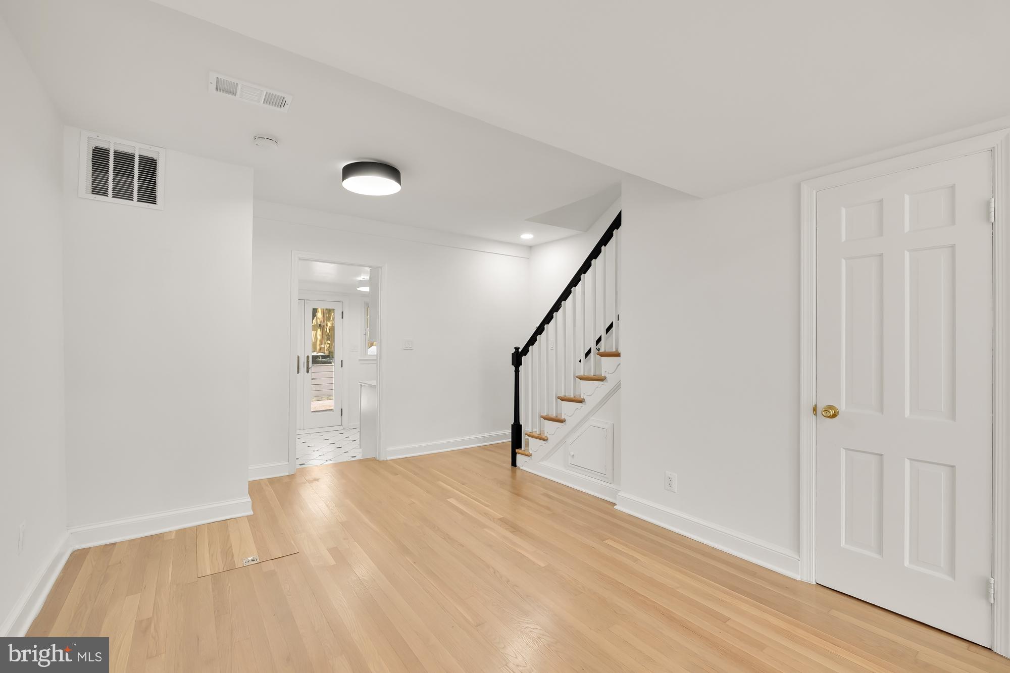 541 4th Street Southeast Washington, DC 20003 - Photo 8 of 33 Gallery Image 8