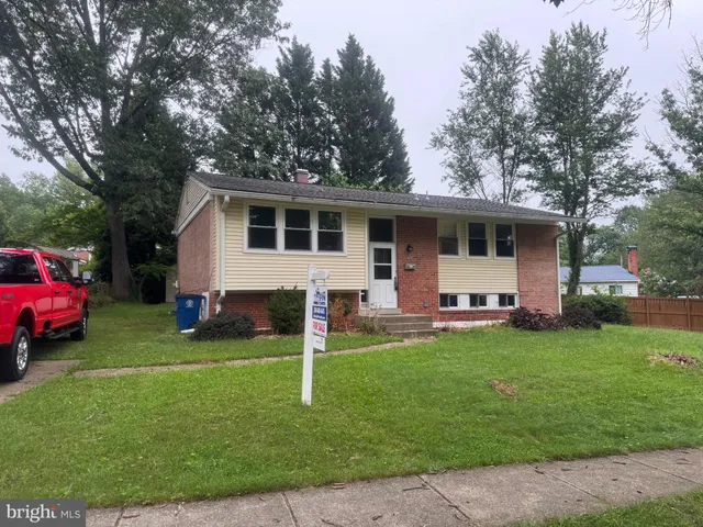a view of a house with a backyard