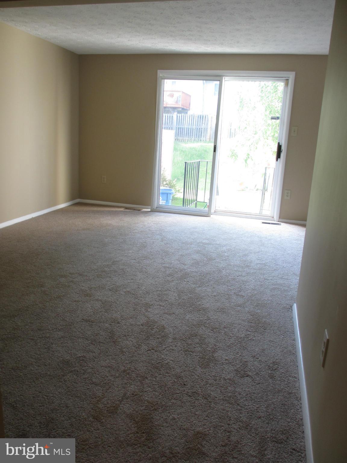 1452 Farmcrest Way Silver Spring, MD 20905 - Photo 11 of 30 Living Room