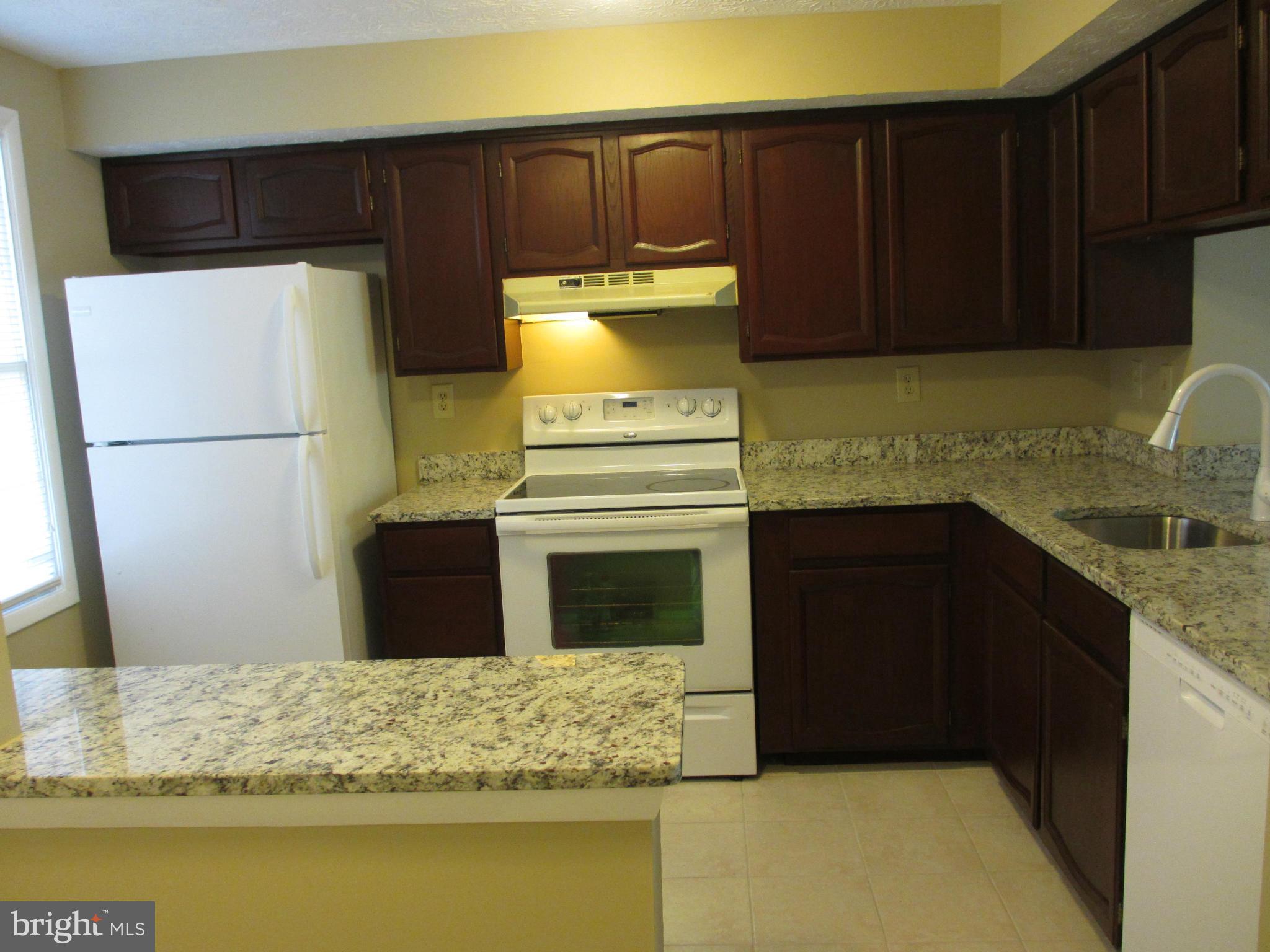 1452 Farmcrest Way Silver Spring, MD 20905 - Photo 4 of 30 Kitchen