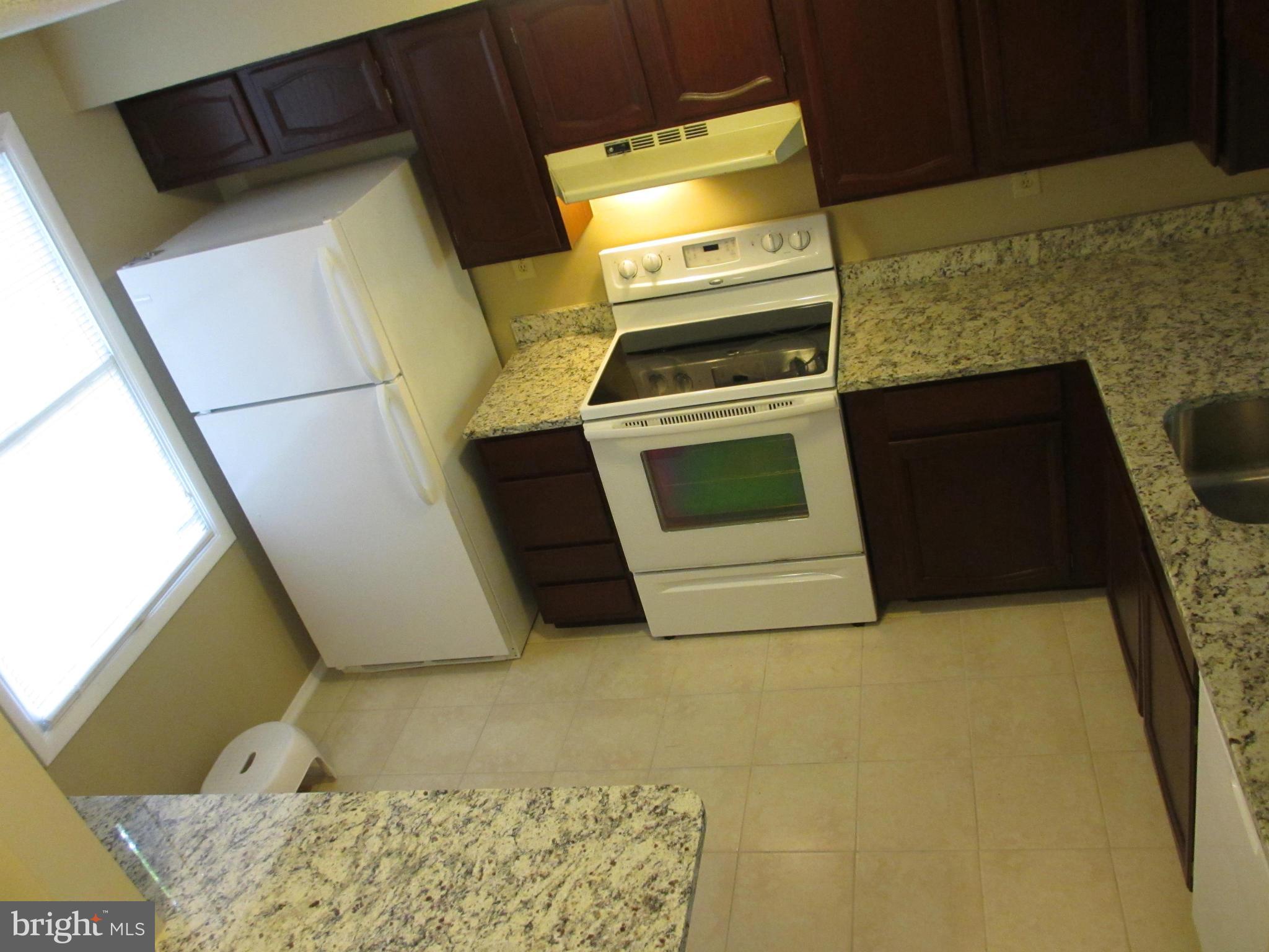 1452 Farmcrest Way Silver Spring, MD 20905 - Photo 7 of 30 Kitchen