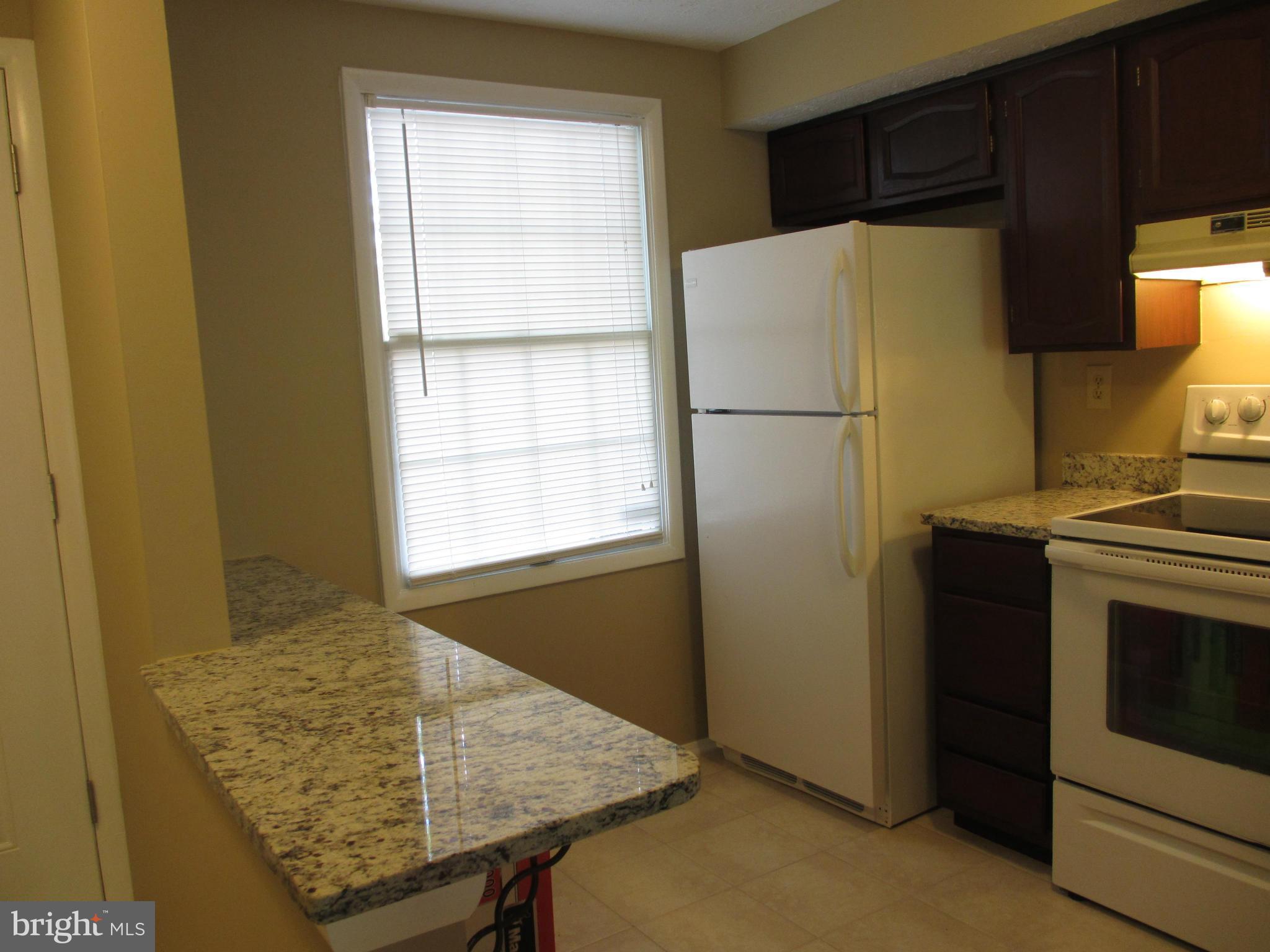 1452 Farmcrest Way Silver Spring, MD 20905 - Photo 8 of 30 Kitchen