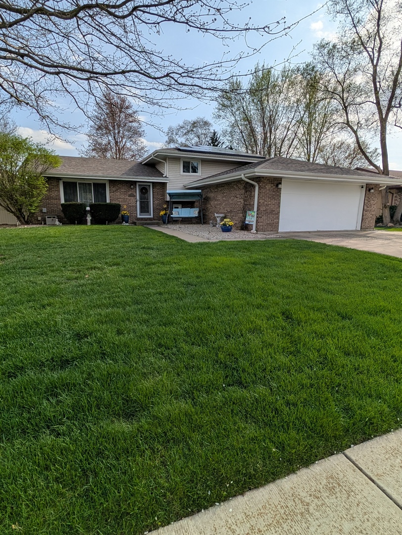 921 4h Road Ottawa, IL 61350 - Photo 1 of 28