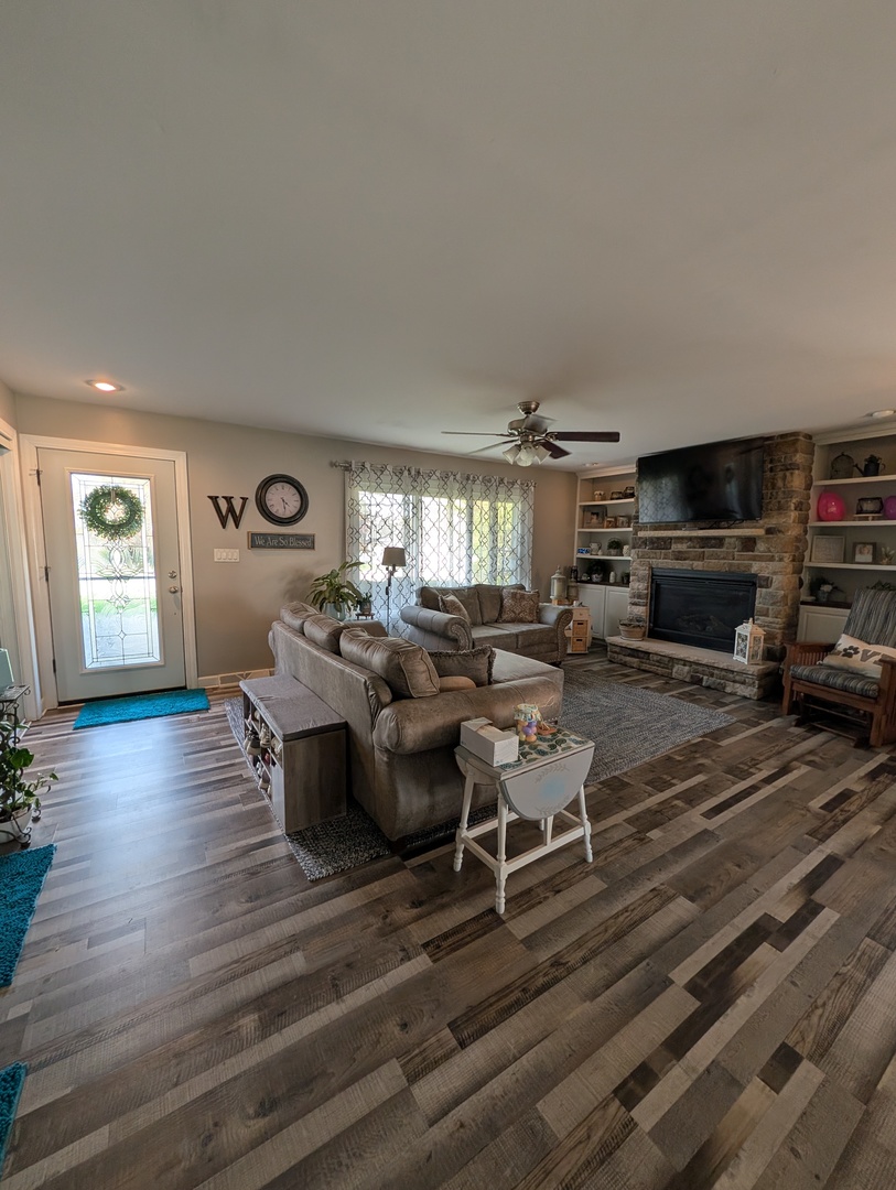 921 4h Road Ottawa, IL 61350 - Photo 3 of 28