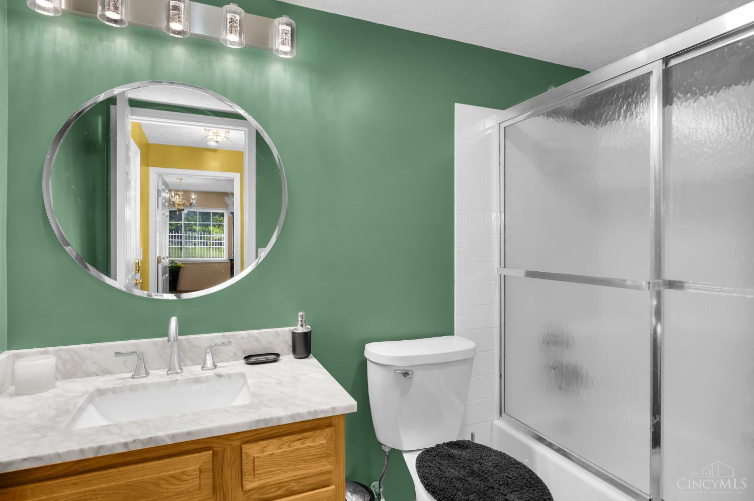 3543 Jessup Road, Unit 2B Cincinnati, OH 45239 - Photo 18 of 31 Additional full bath with updated vanity and clean modern finishes
