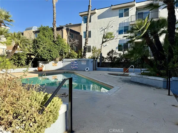 $315,990 | 7640 Oso Avenue, Unit 316, Winnetka, CA 91306