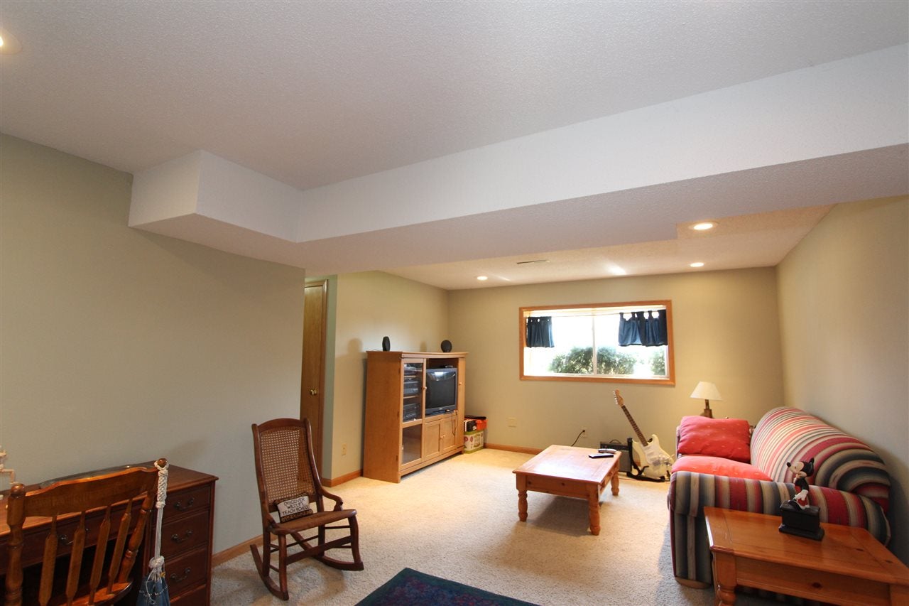 4056 Crestview Road Northeast Solon, IA 52333 - Photo 19 of 22 Gallery Image 19