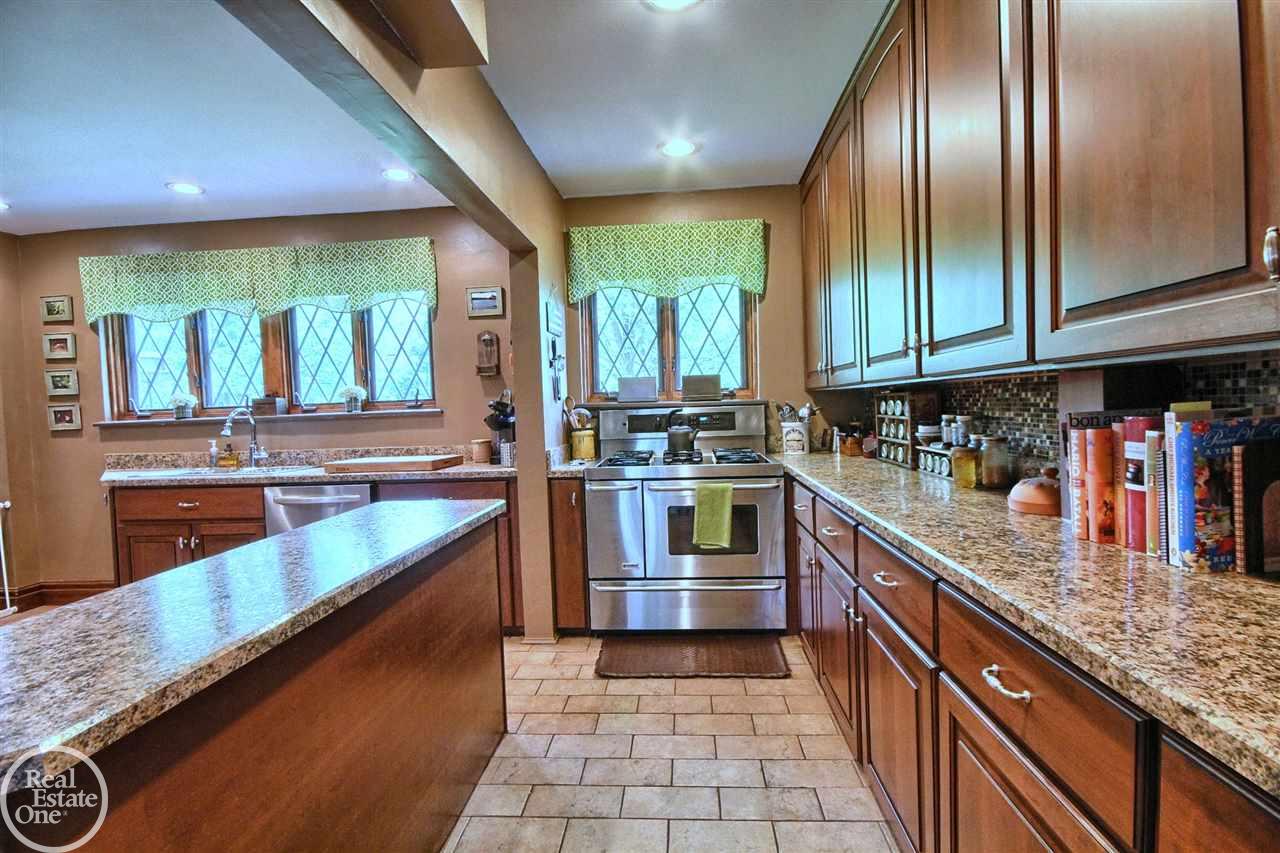 1045 Harvard Road Grosse Pointe Park, MI 48230 - Photo 8 of 29