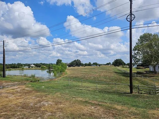 $575,000 | 535 Blue Mound Road East, Haslet, TX 76052