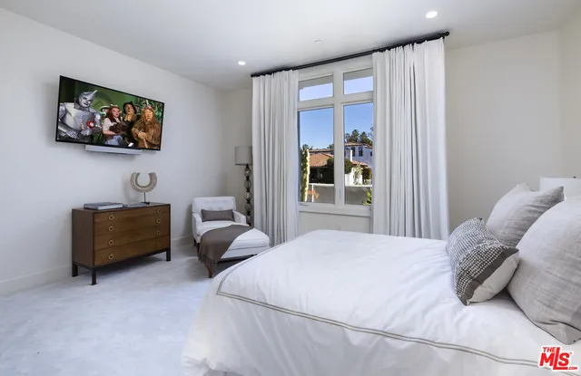 a view of entryway and hall