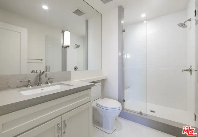 a view of yard from balcony