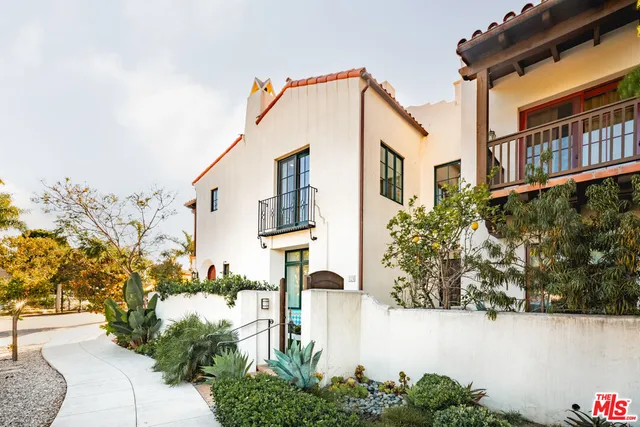 a house view with a outdoor space