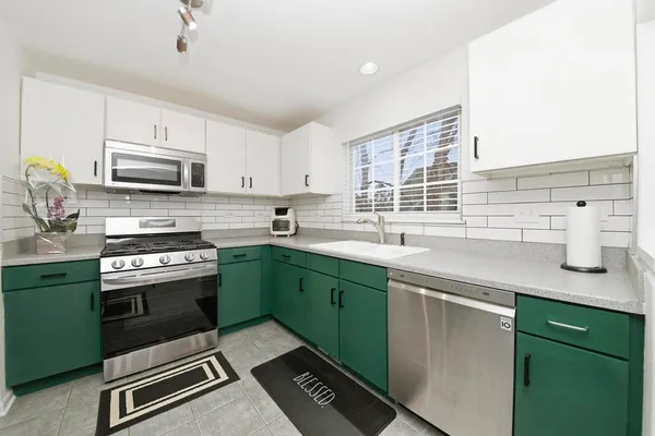 $3,400 | 2038 Cambria Court, Unit 2038, Northbrook, IL 60062